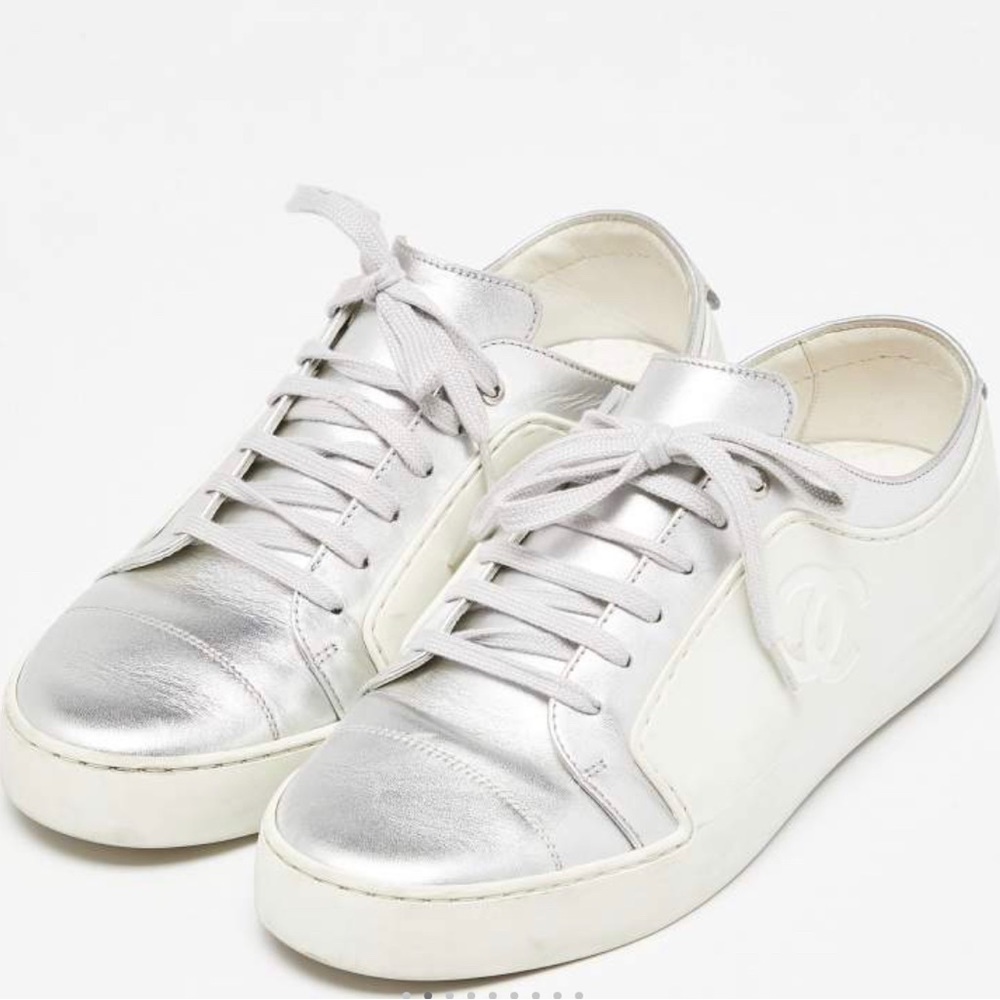 Chanel White/Silver Rubber and Leather CC Low Top Sneakers size 40